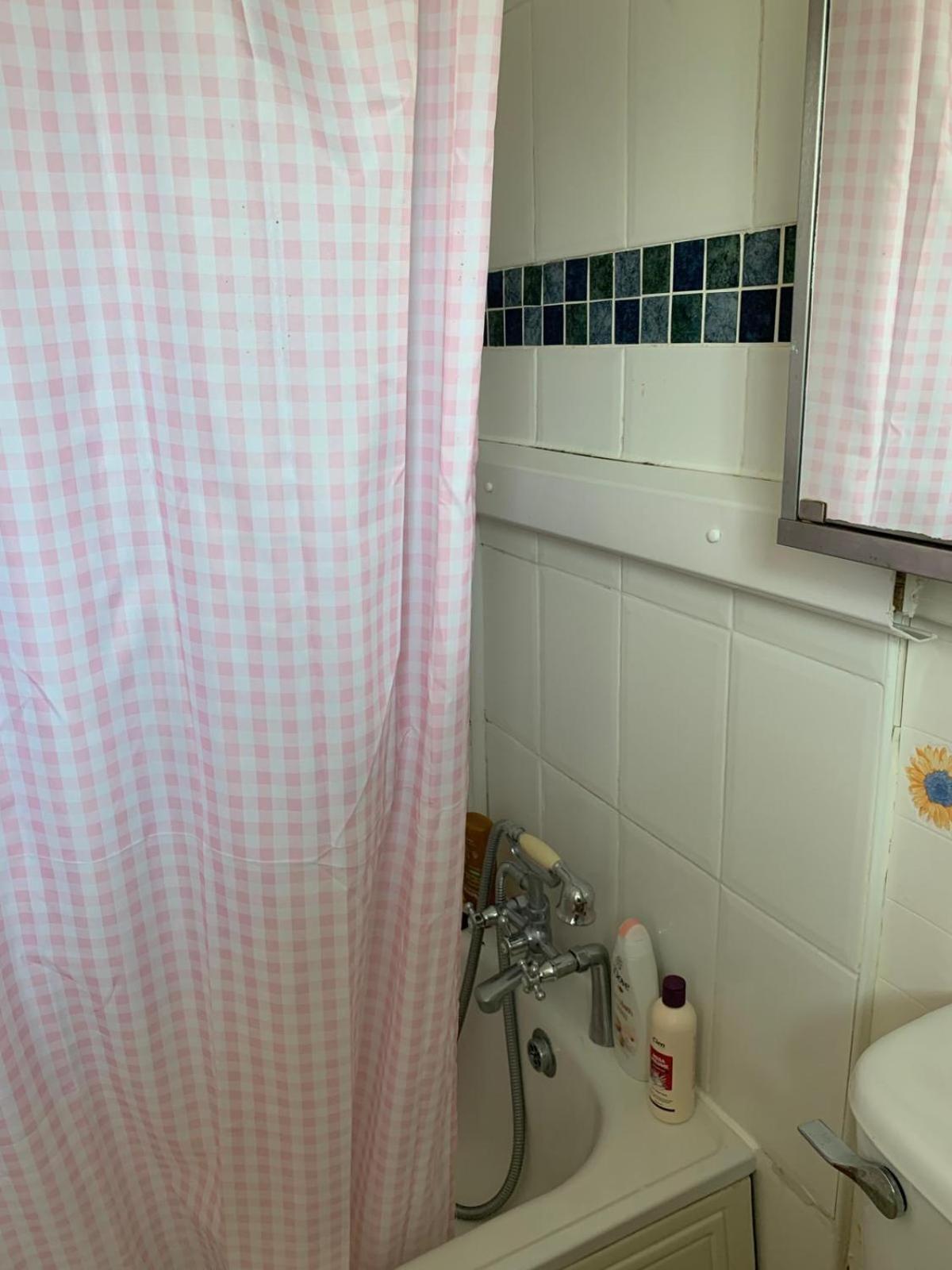 Room Only Guest Accommodation, Guest House Self Catering Bangor  Ngoại thất bức ảnh