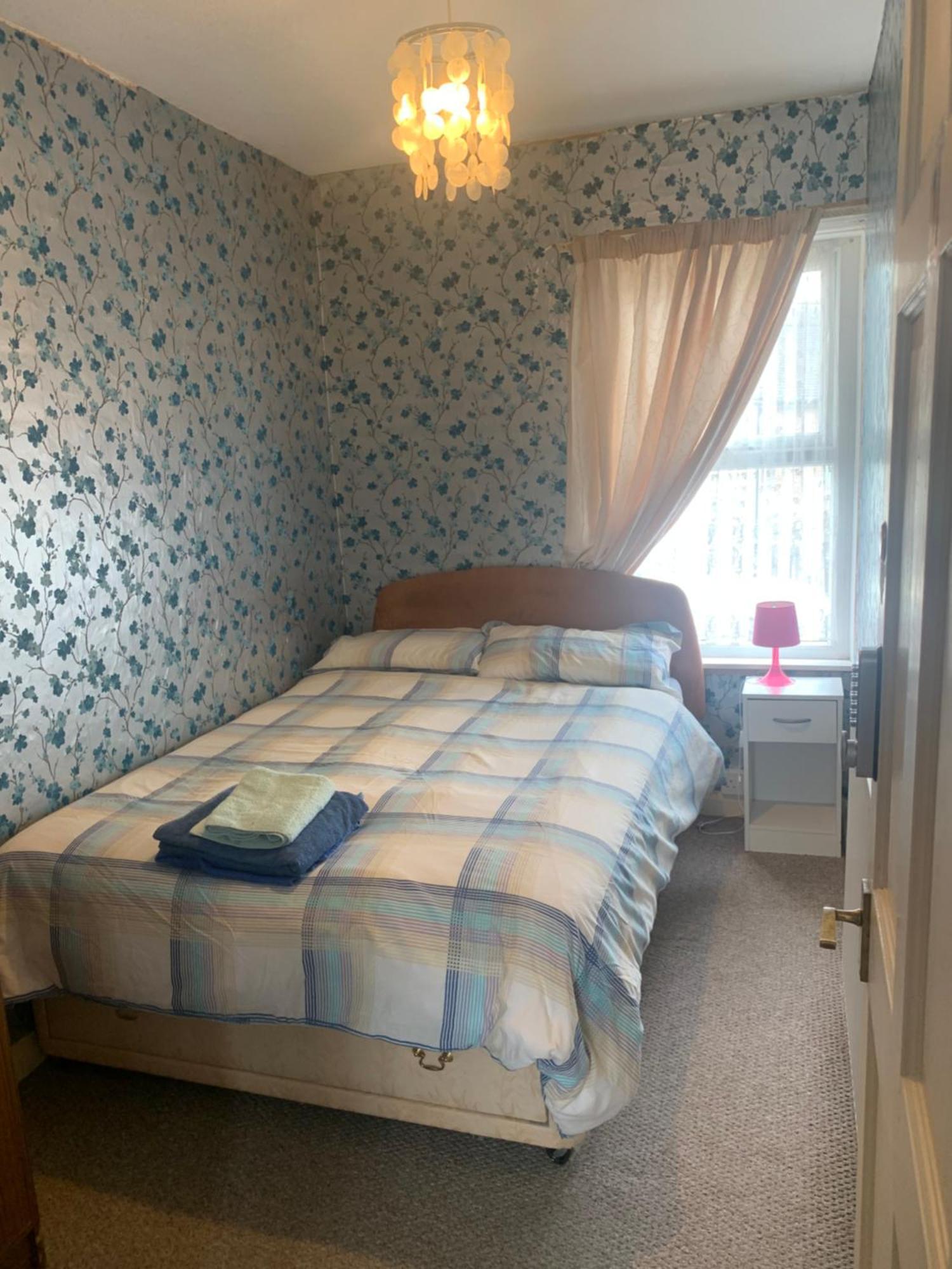 Room Only Guest Accommodation, Guest House Self Catering Bangor  Ngoại thất bức ảnh