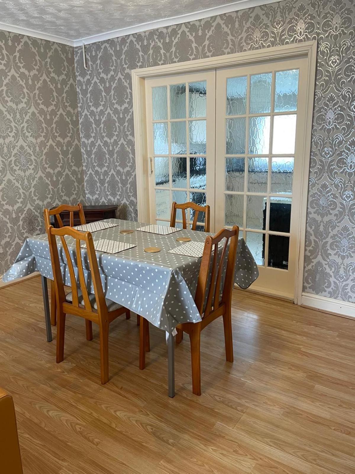 Room Only Guest Accommodation, Guest House Self Catering Bangor  Ngoại thất bức ảnh