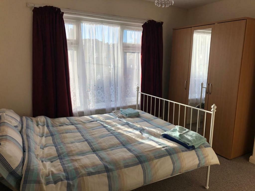 Room Only Guest Accommodation, Guest House Self Catering Bangor  Ngoại thất bức ảnh